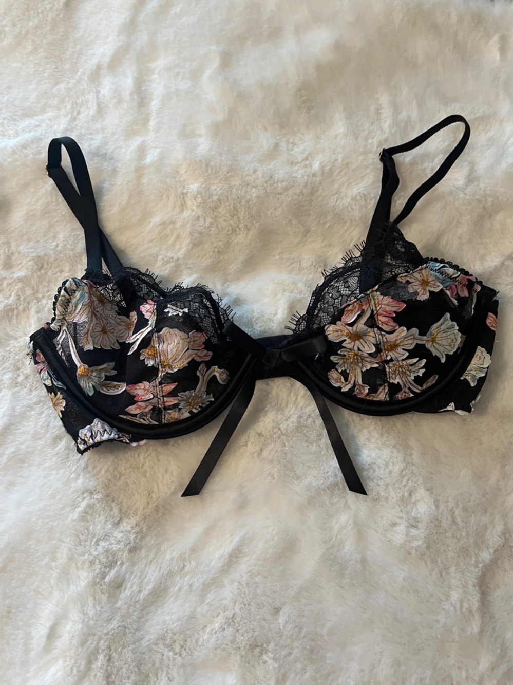 VICTORIA'S SECRET Dream Angels Unlined Applique Low Cut Demi Bra Size 32C - Picture 3 of 10